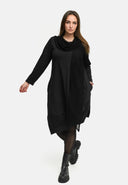 'Lunet' klänning – modern, elegant & med karaktärsstark design